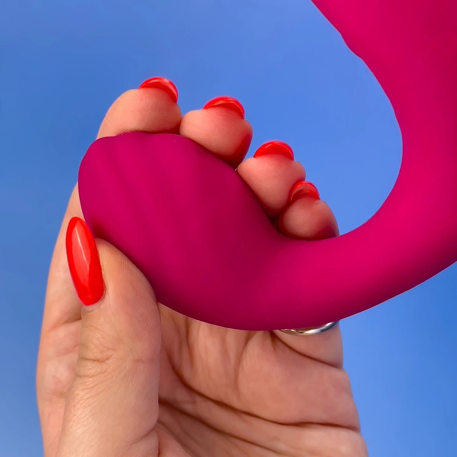 OMEGA STRAPLESS VIBRATOR